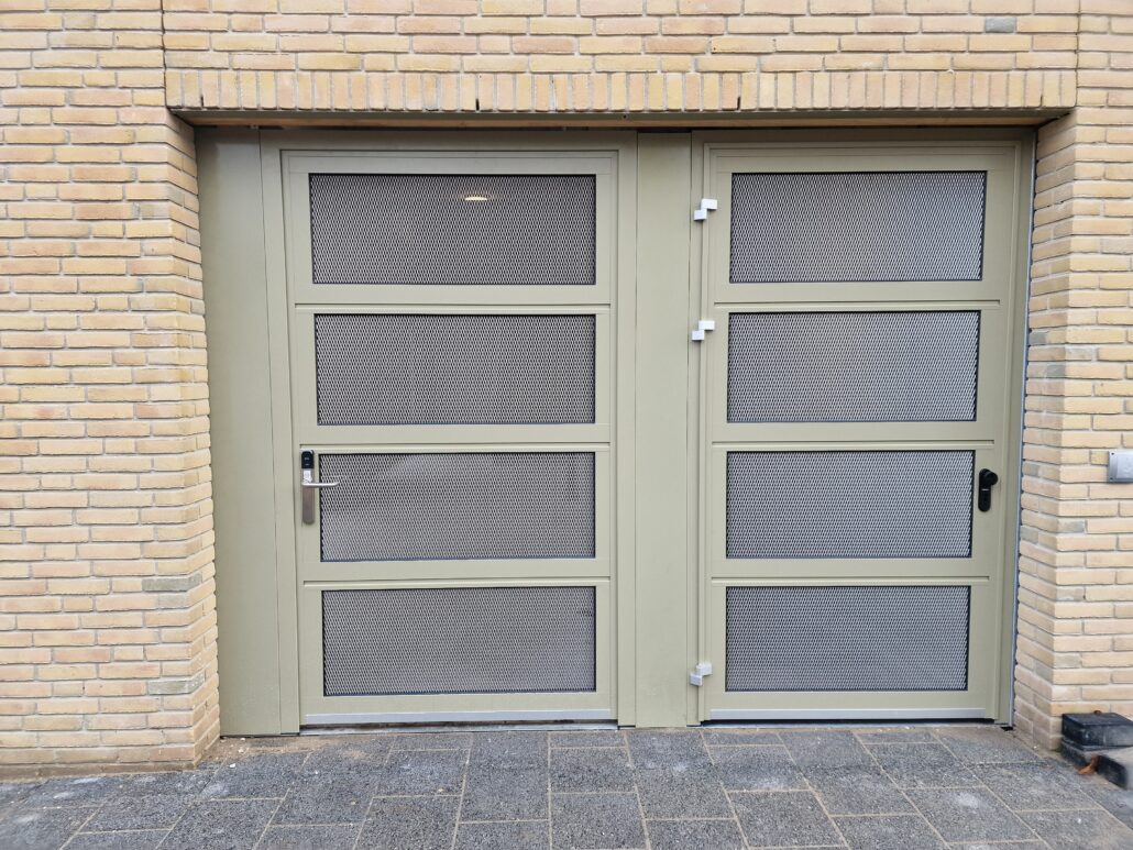 Overheaddeur – bijpassende loopdeuren