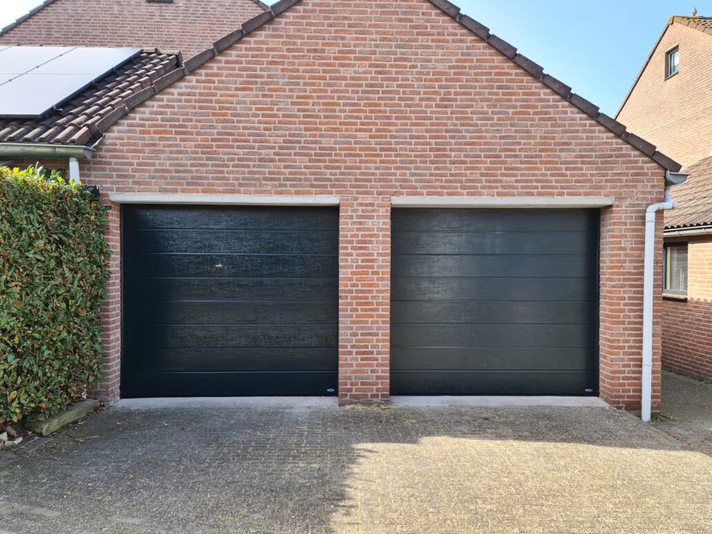 Sectionaaldeur duo – Woodgrain – Horizontaal breed – RAL6012