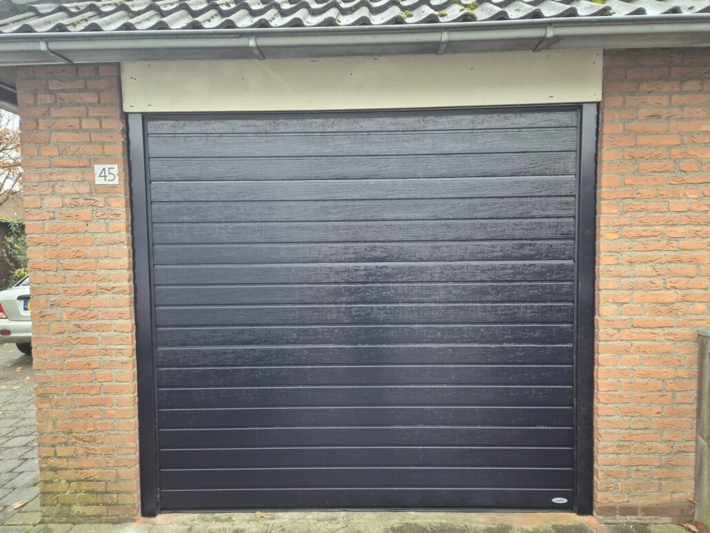 Sectionaaldeur – Woodgrain – Horizontaal smal – RALkleur naar keuze