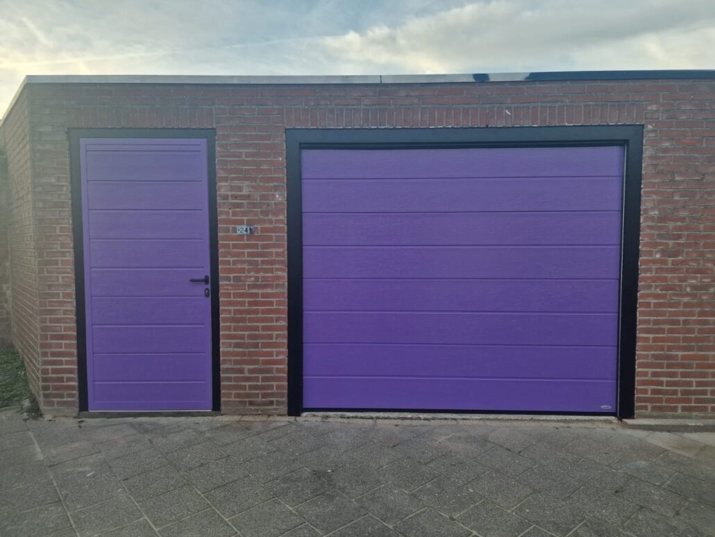 Sectionaaldeur en loopdeur