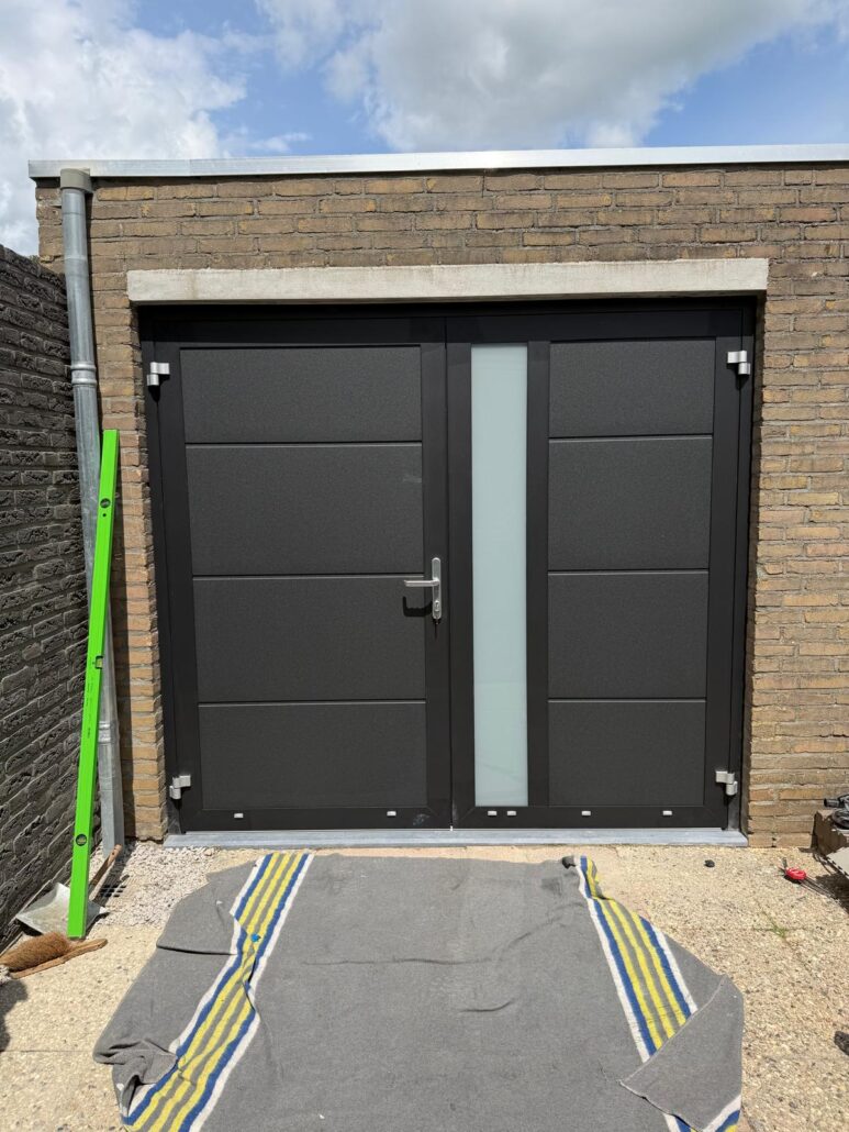 Duoport Premium – Satin dark grey – verticaal melkglas in standvleugel