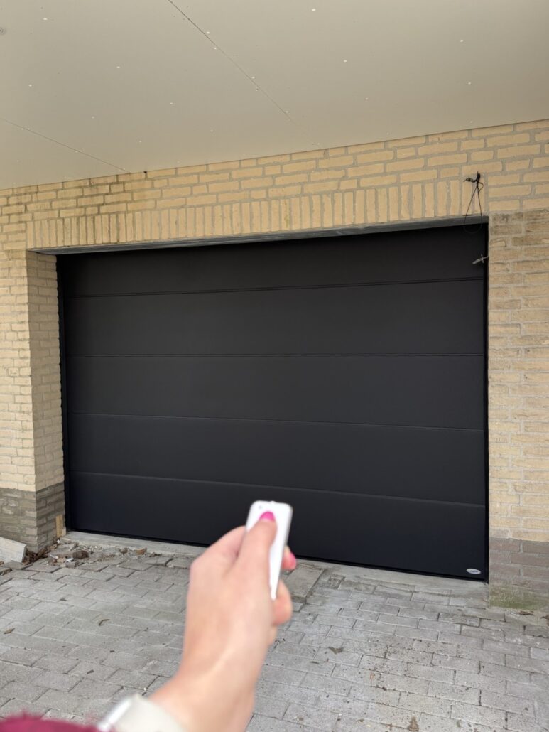 Sectionaaldeur – Vlak – Satin black