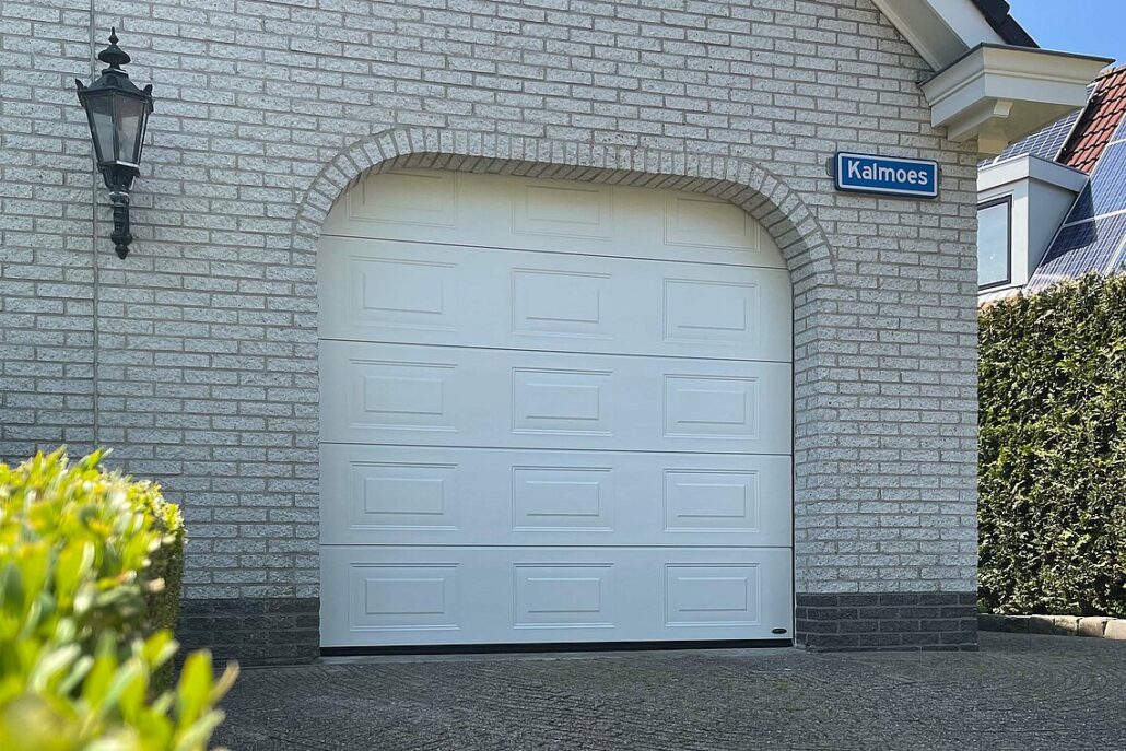 Sectionaaldeur – Woodgrain casette – RAL9016