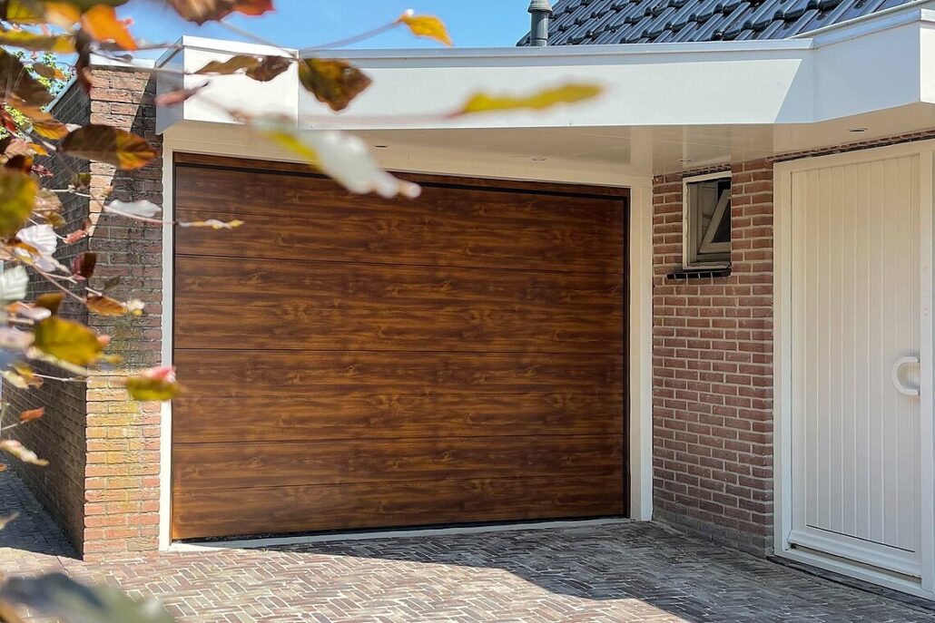 Sectionaaldeur – vlak – Houten toplaag, golden oak