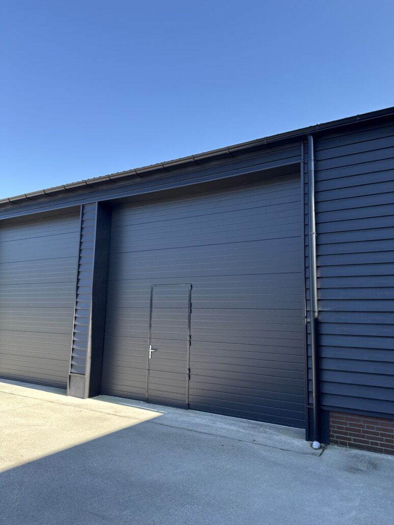 Bedrijfsdeur met loopdeur